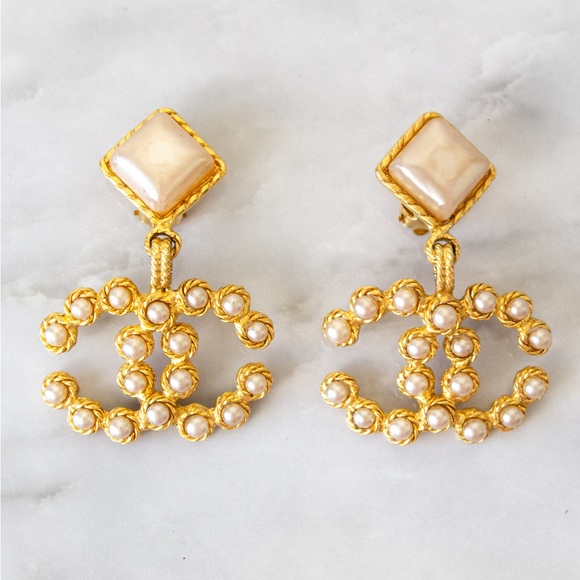 CHANEL Jewelry - Chanel Vintage S/S 1992 Gold-Plated CC Logo Pearl Collection 28 Clip Earrings